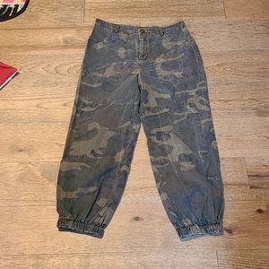 Womens camo pants😊